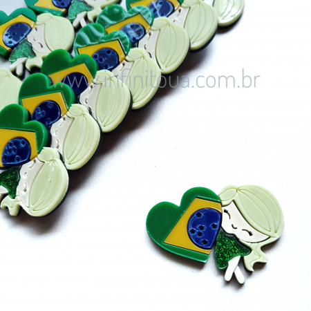 MENINA COPA COM CORAÇÃO LOIRA